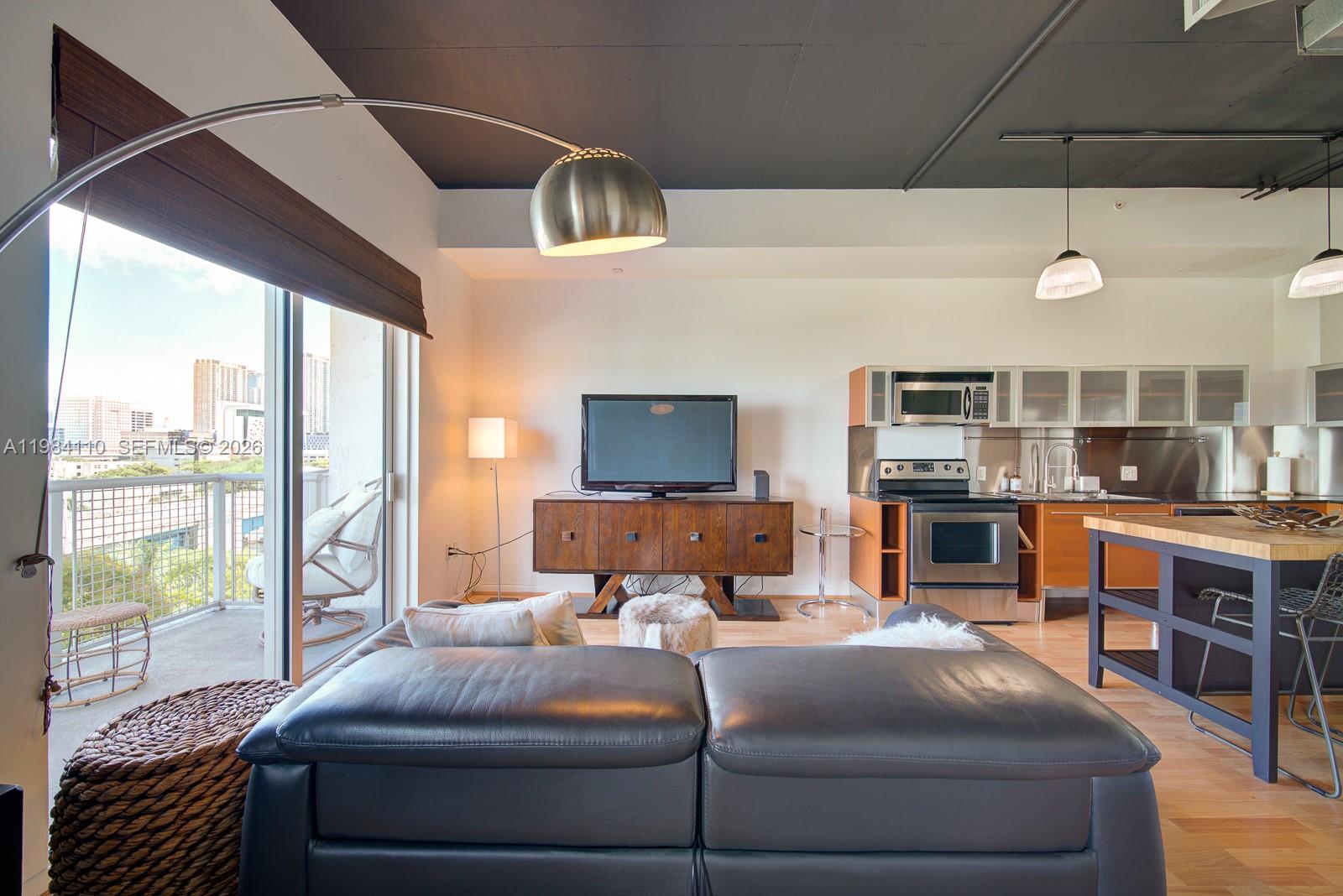 10 SW South Riv Dr #708 Miami, FL 33130