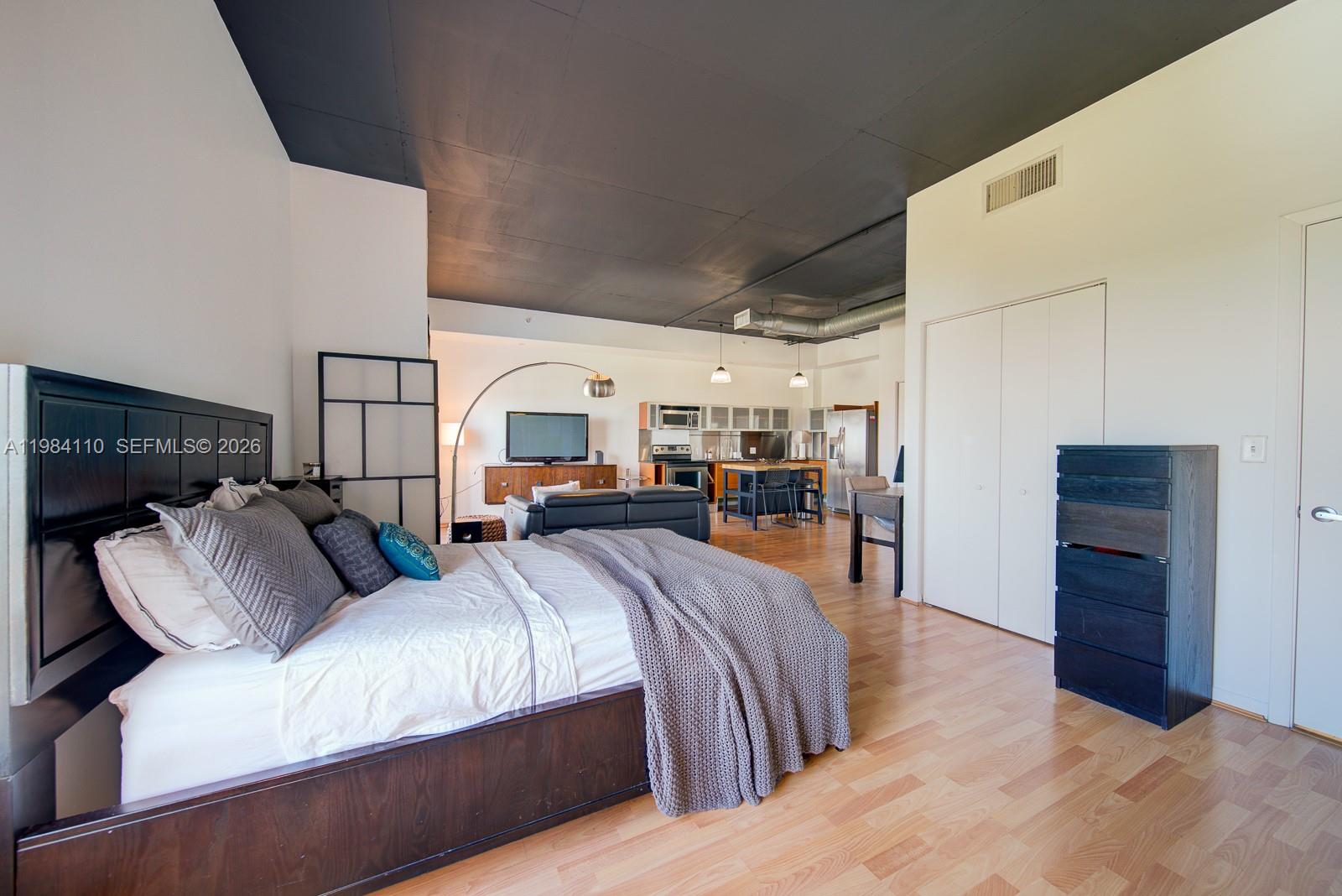 10 SW South Riv Dr #708 Miami, FL 33130