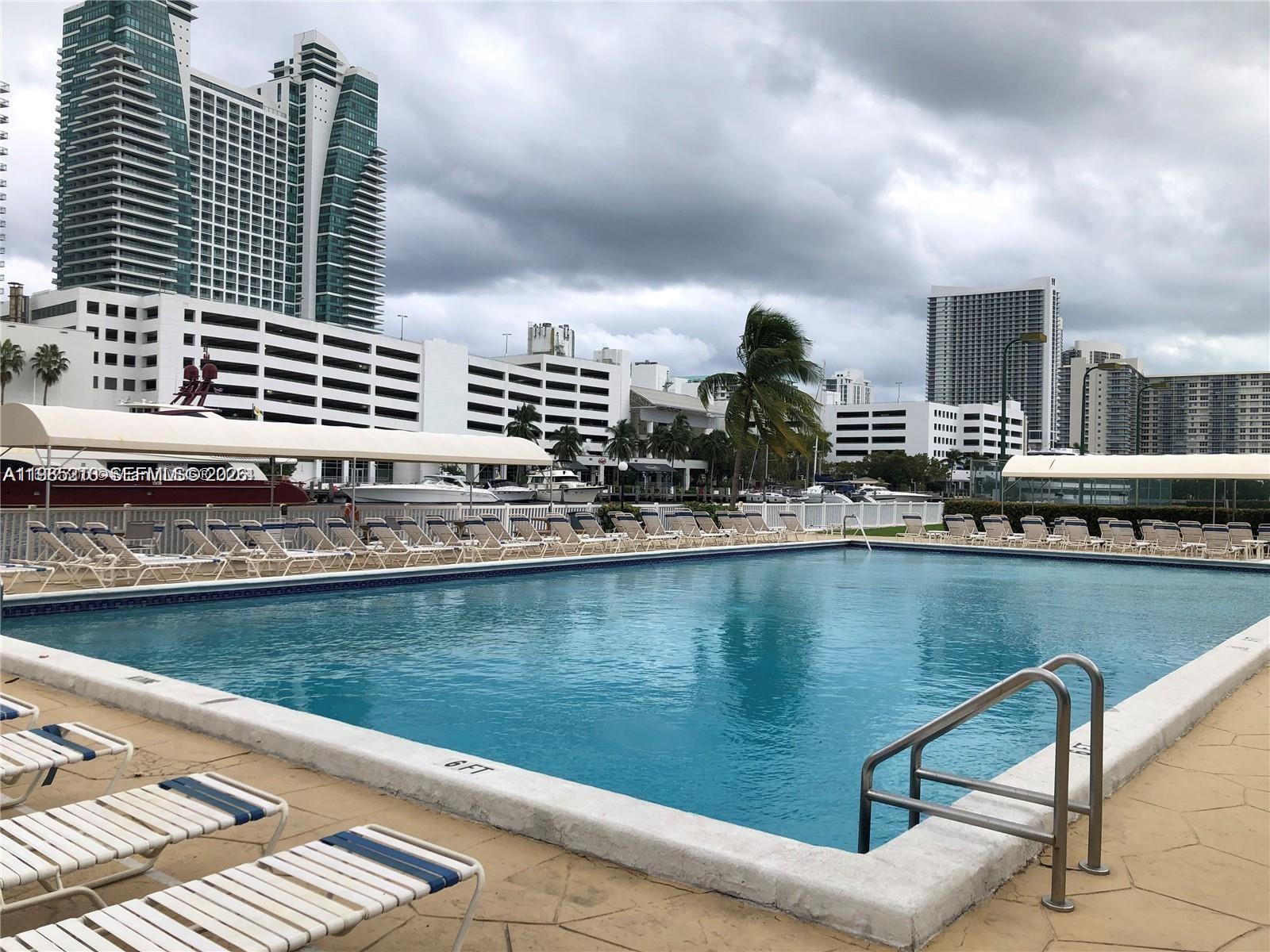 400 Leslie Dr #308 Hallandale Beach, FL 33009