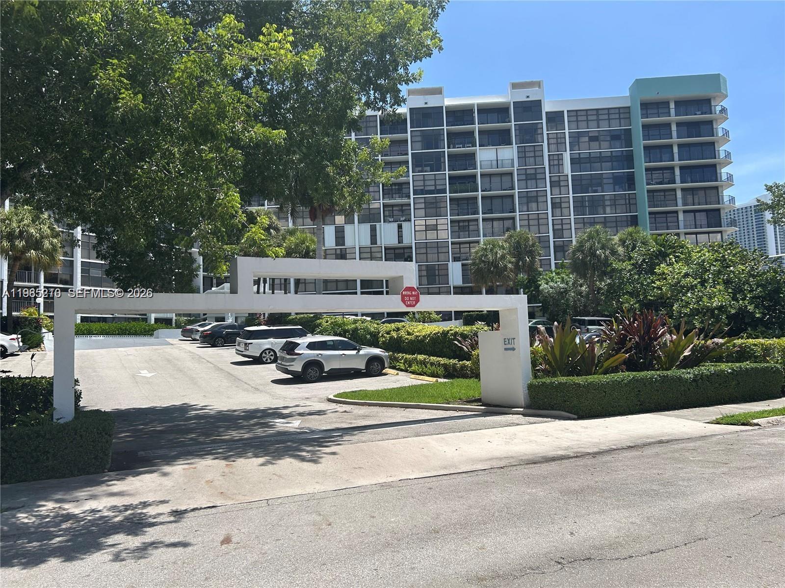 400 Leslie Dr #308 Hallandale Beach, FL 33009