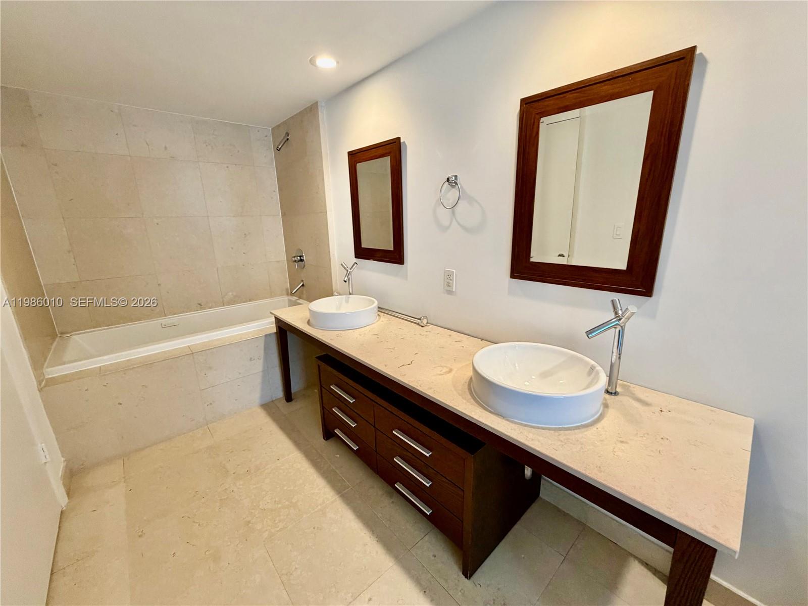 image Icon Brickell I14