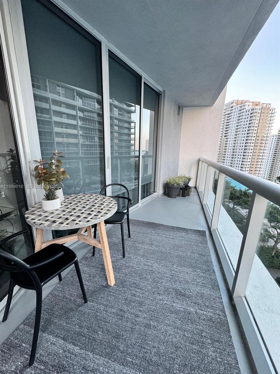 image Icon Brickell I38