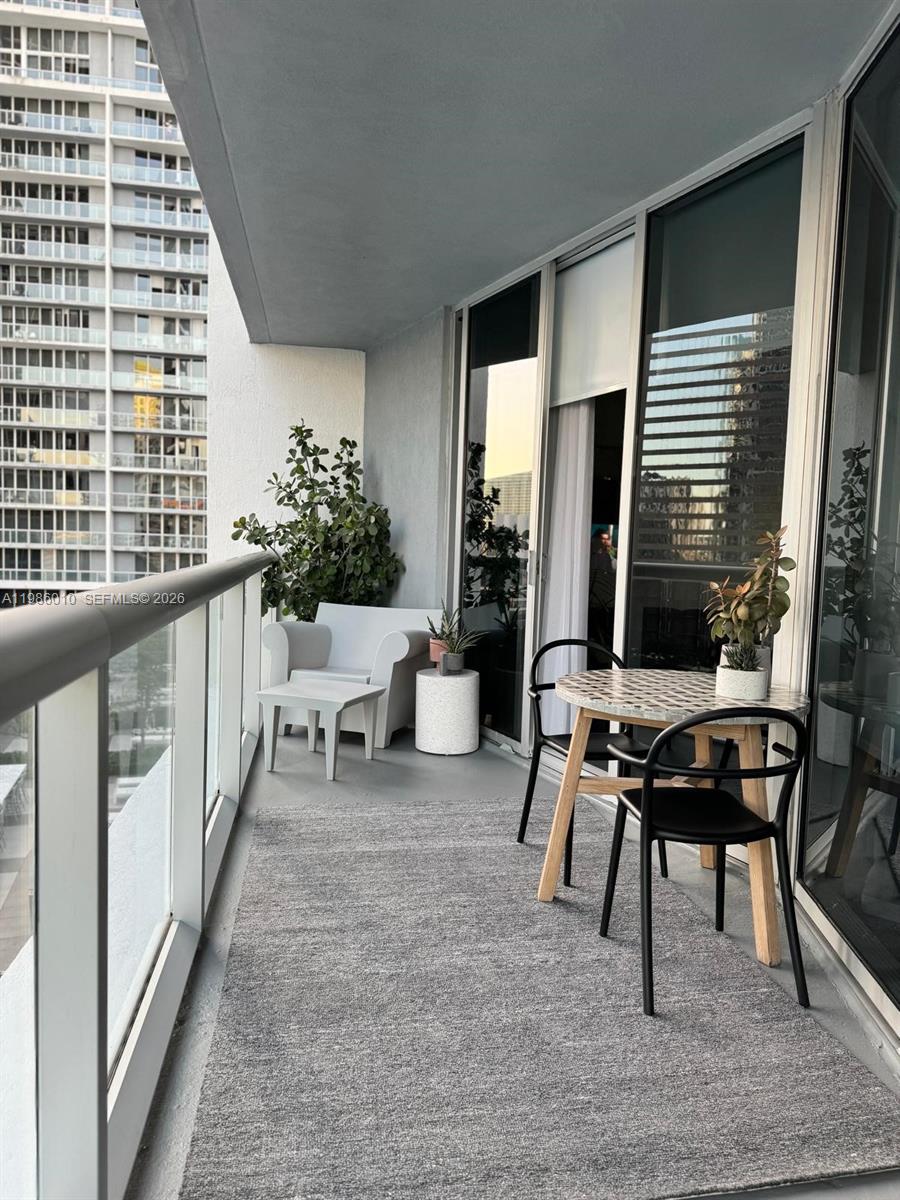 image Icon Brickell I8