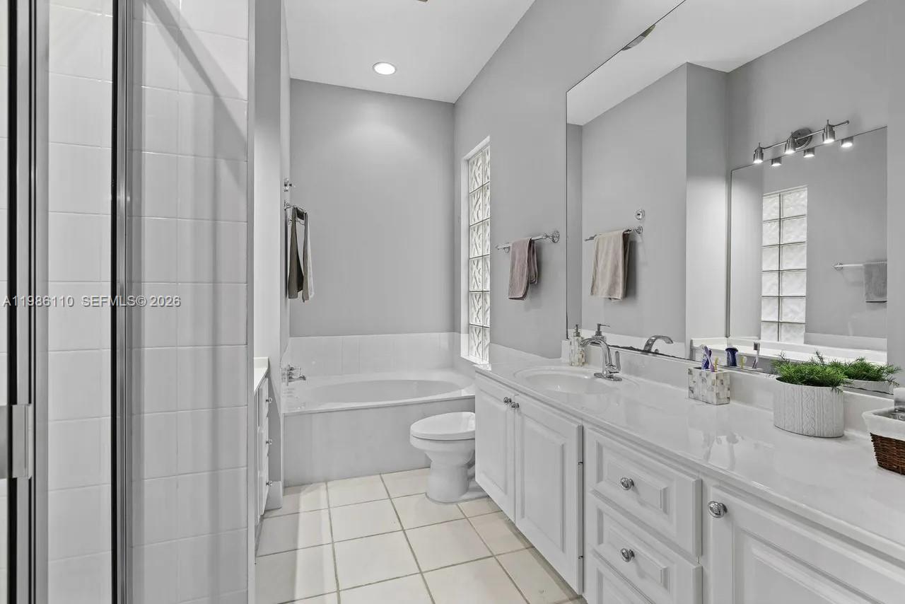 2862 Irma Lk Dr West Palm Beach, FL 33411