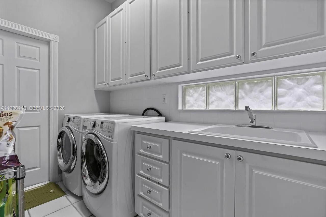 2862 Irma Lk Dr West Palm Beach, FL 33411