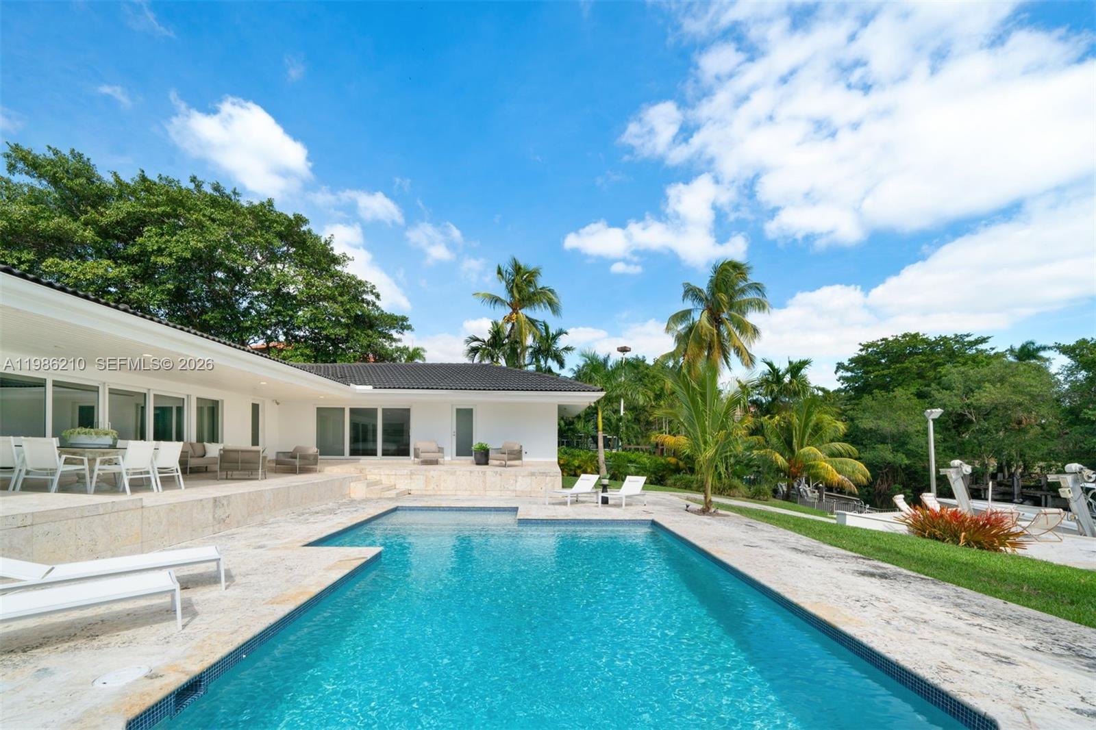 7155 Los Pinos Blvd Coral Gables, FL 33143