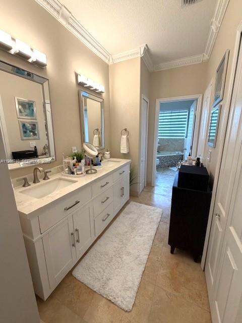 7770 NW 161st Ter Miami Lakes, FL 33016