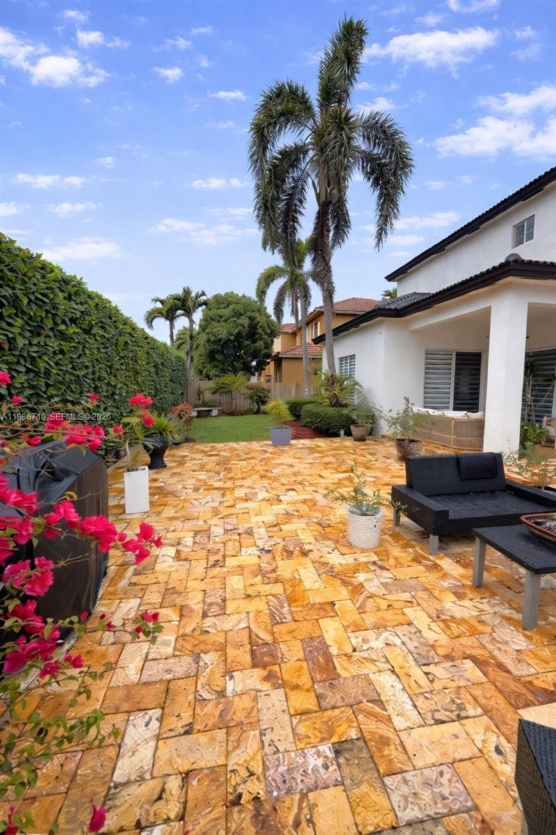 7770 NW 161st Ter Miami Lakes, FL 33016