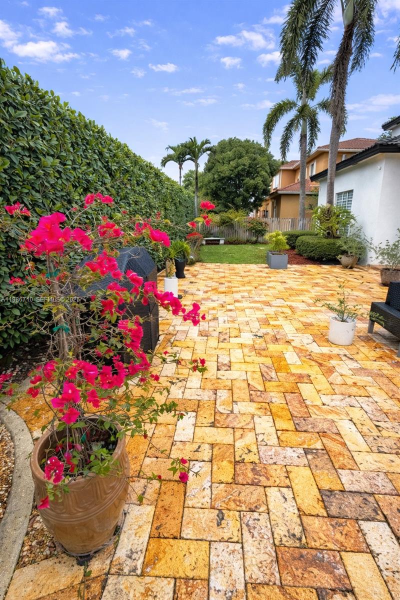 7770 NW 161st Ter Miami Lakes, FL 33016