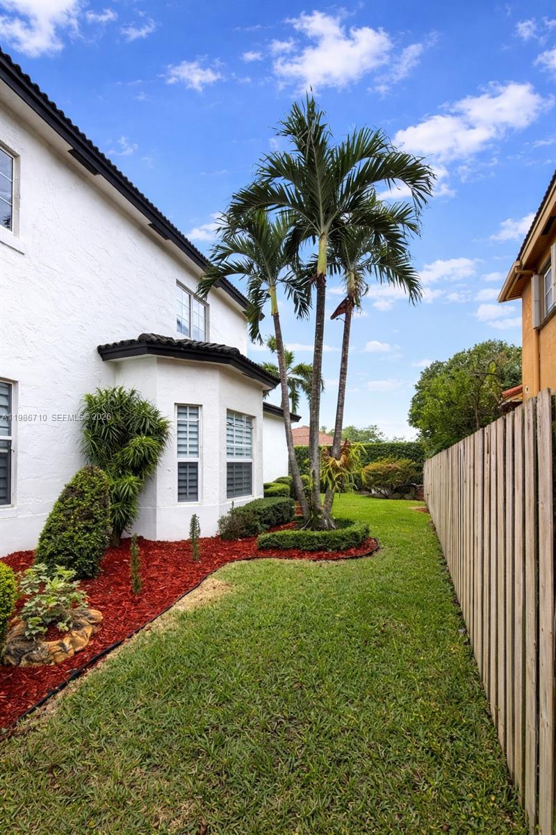 7770 NW 161st Ter Miami Lakes, FL 33016