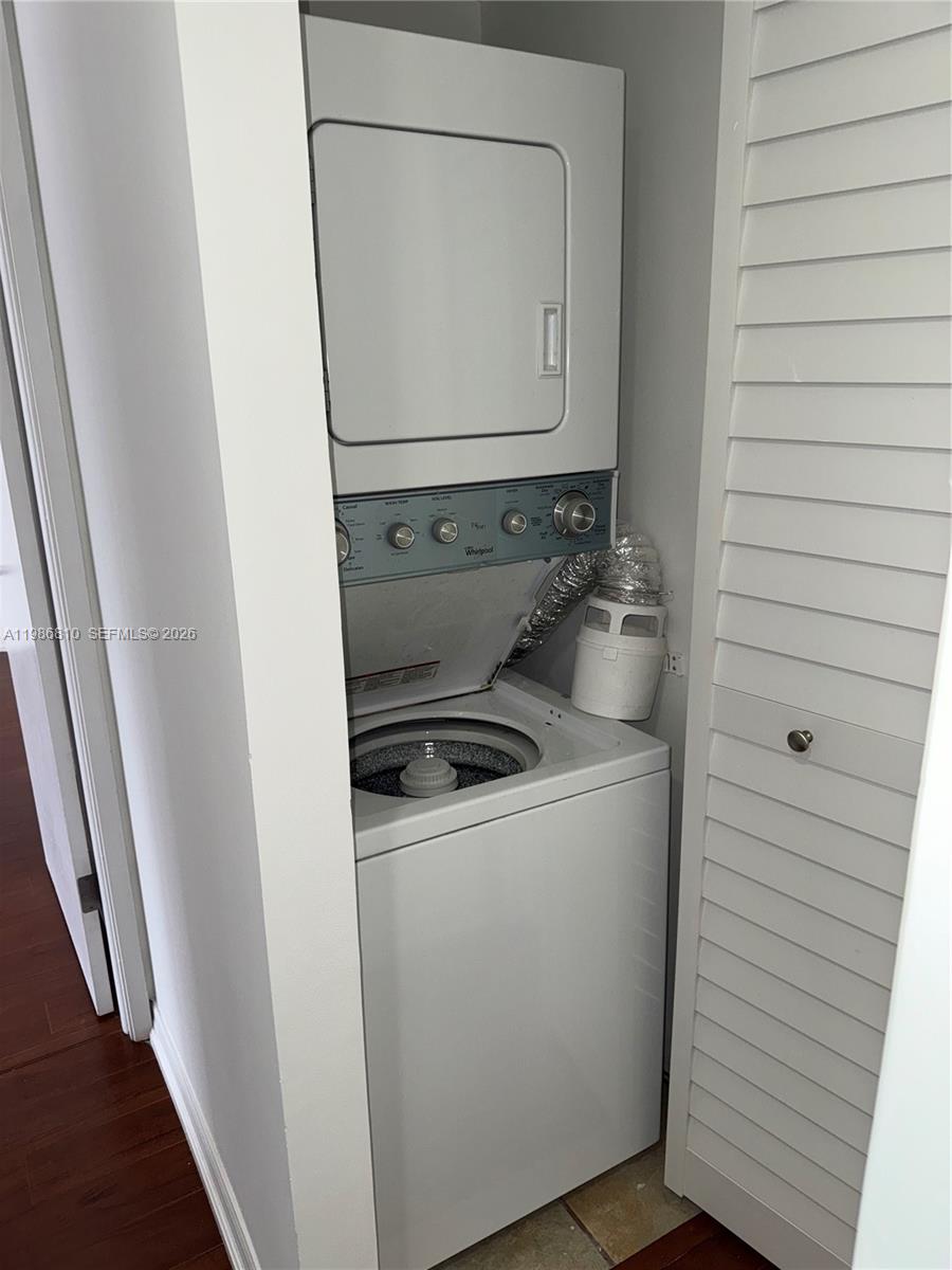 image Charter Club25