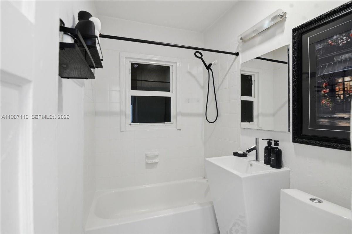 1850 NW 53rd St Miami, FL 33142