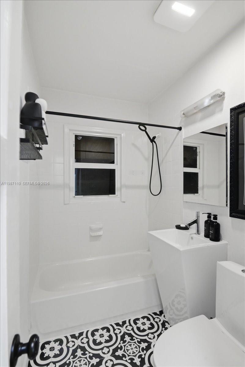 1850 NW 53rd St Miami, FL 33142