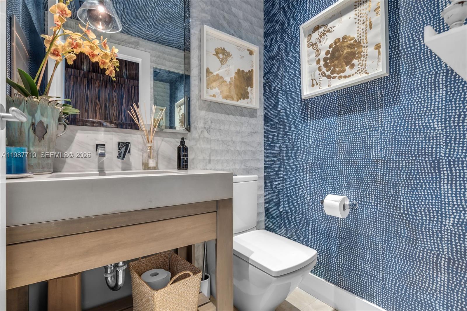 140 Hampton Ln Key Biscayne, FL 33149