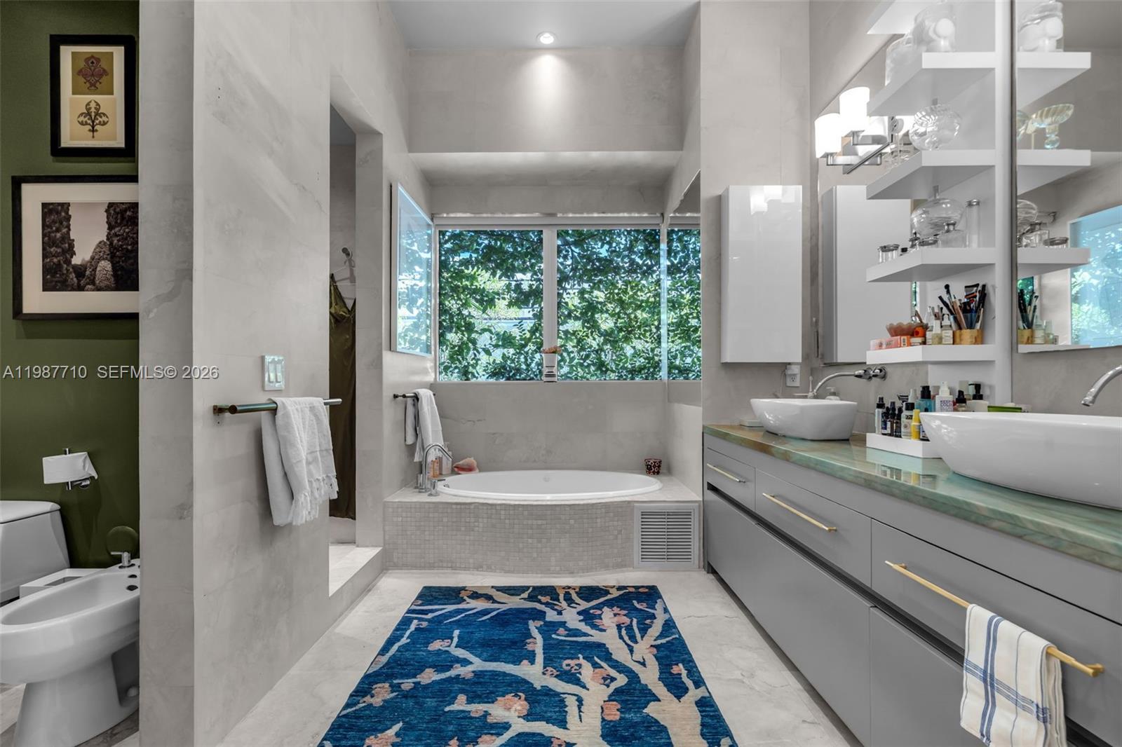 140 Hampton Ln Key Biscayne, FL 33149