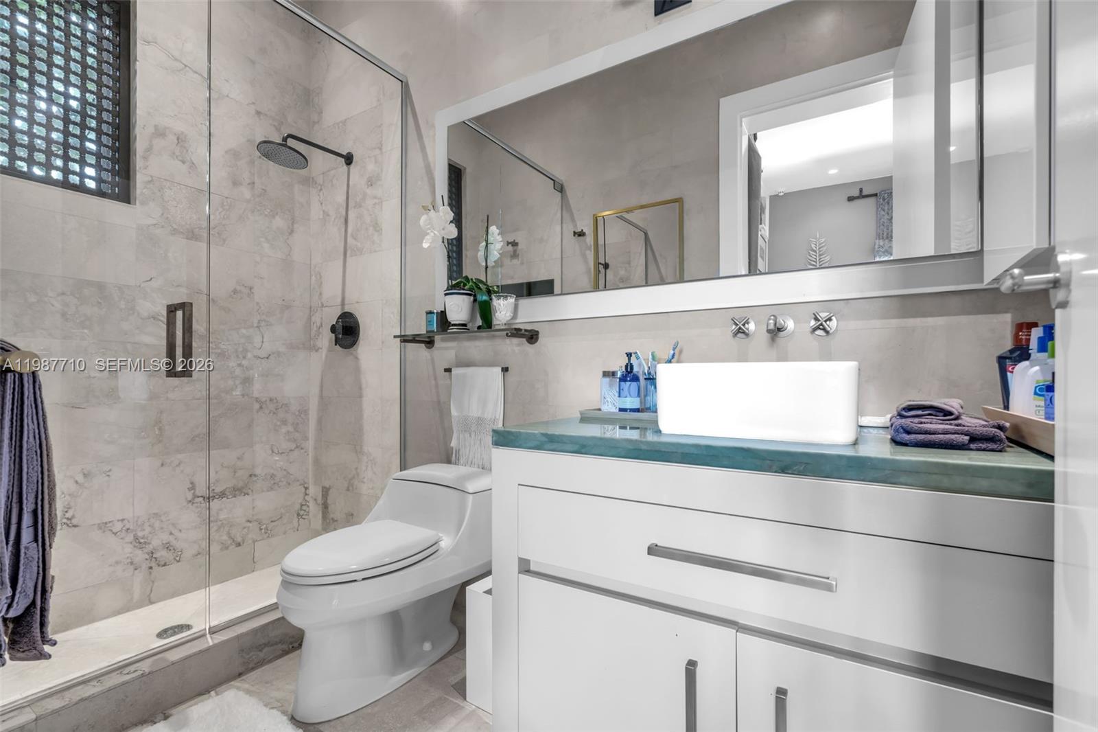 140 Hampton Ln Key Biscayne, FL 33149