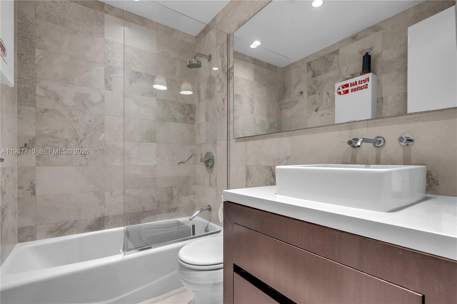 140 Hampton Ln Key Biscayne, FL 33149