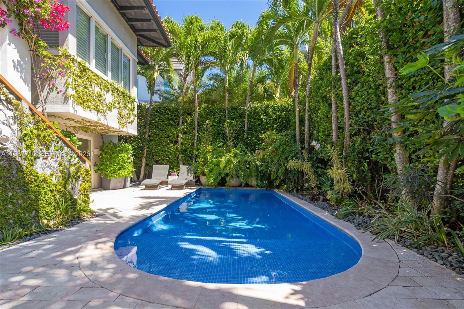 140 Hampton Ln Key Biscayne, FL 33149