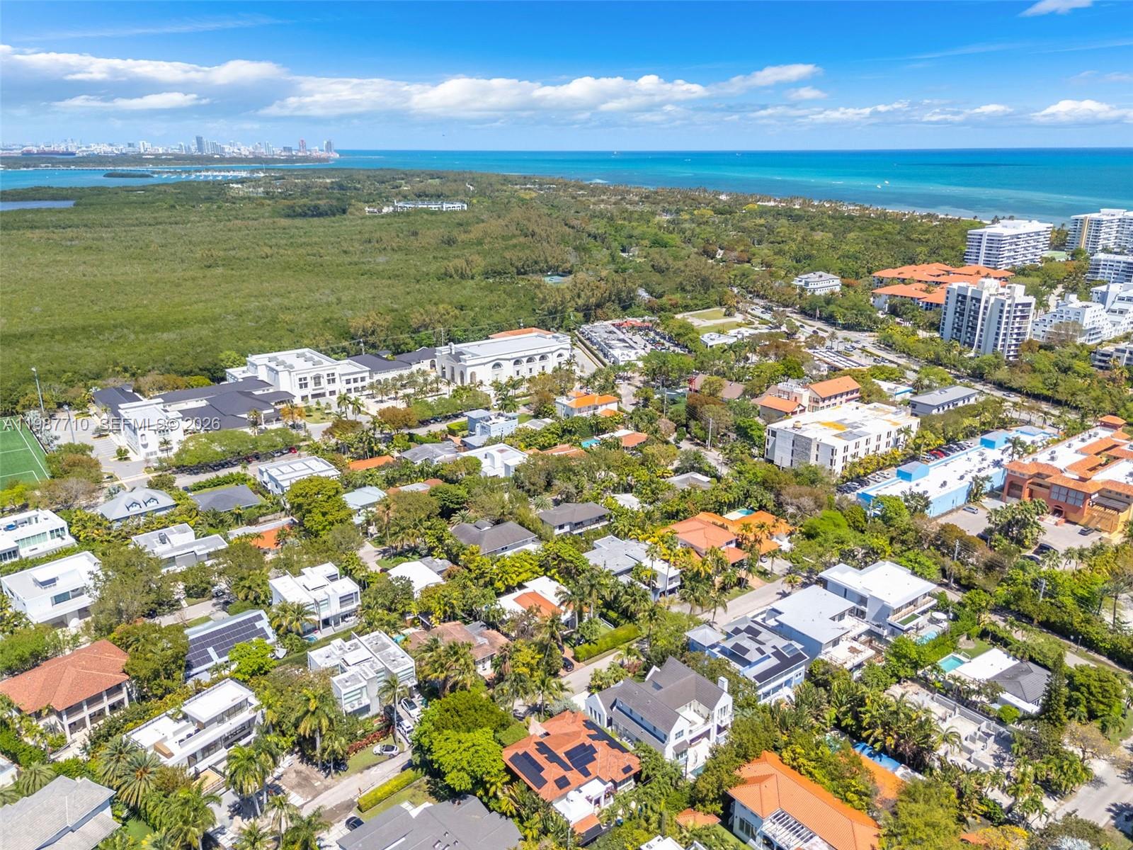 140 Hampton Ln Key Biscayne, FL 33149