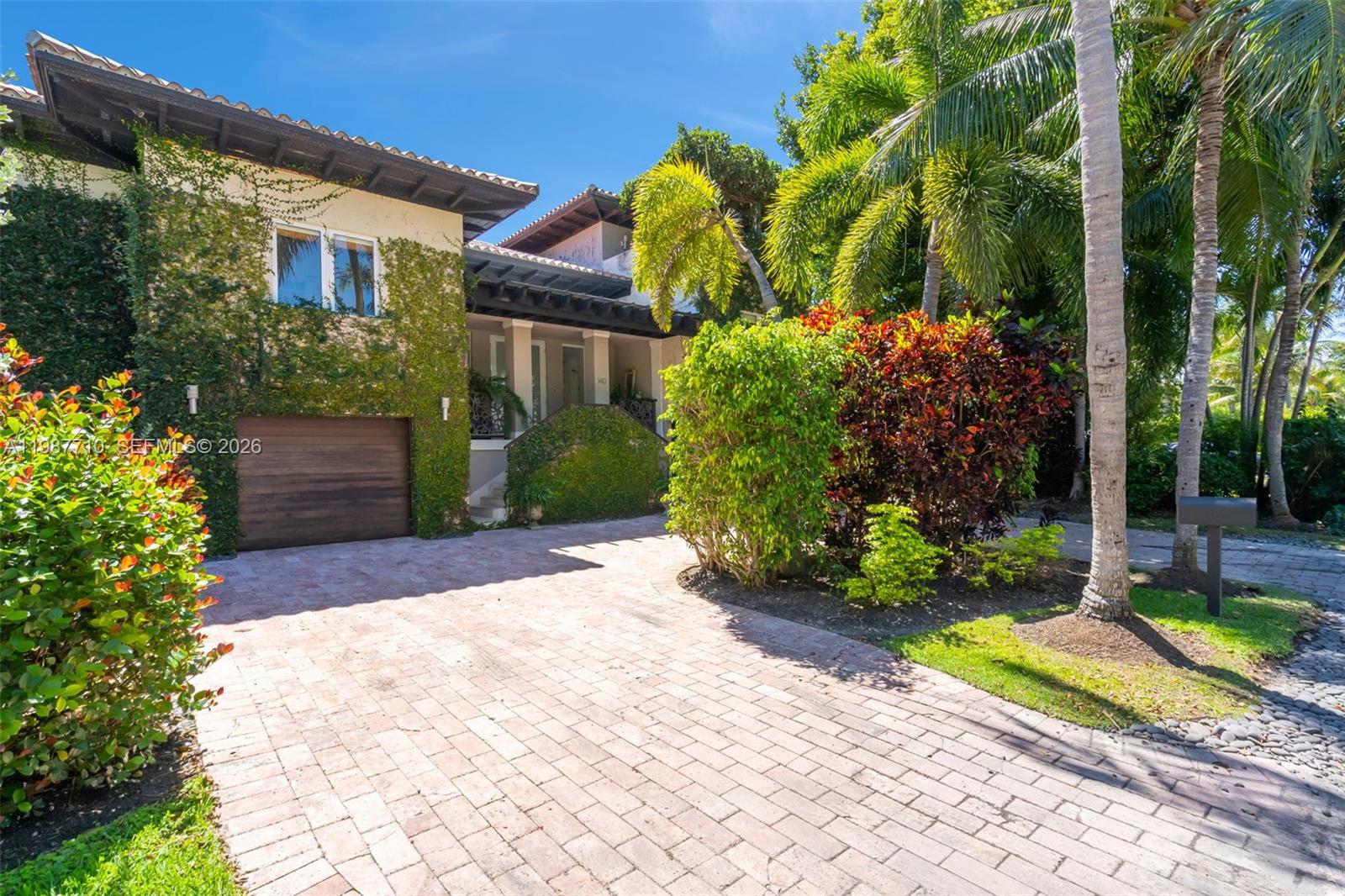 140 Hampton Ln Key Biscayne, FL 33149