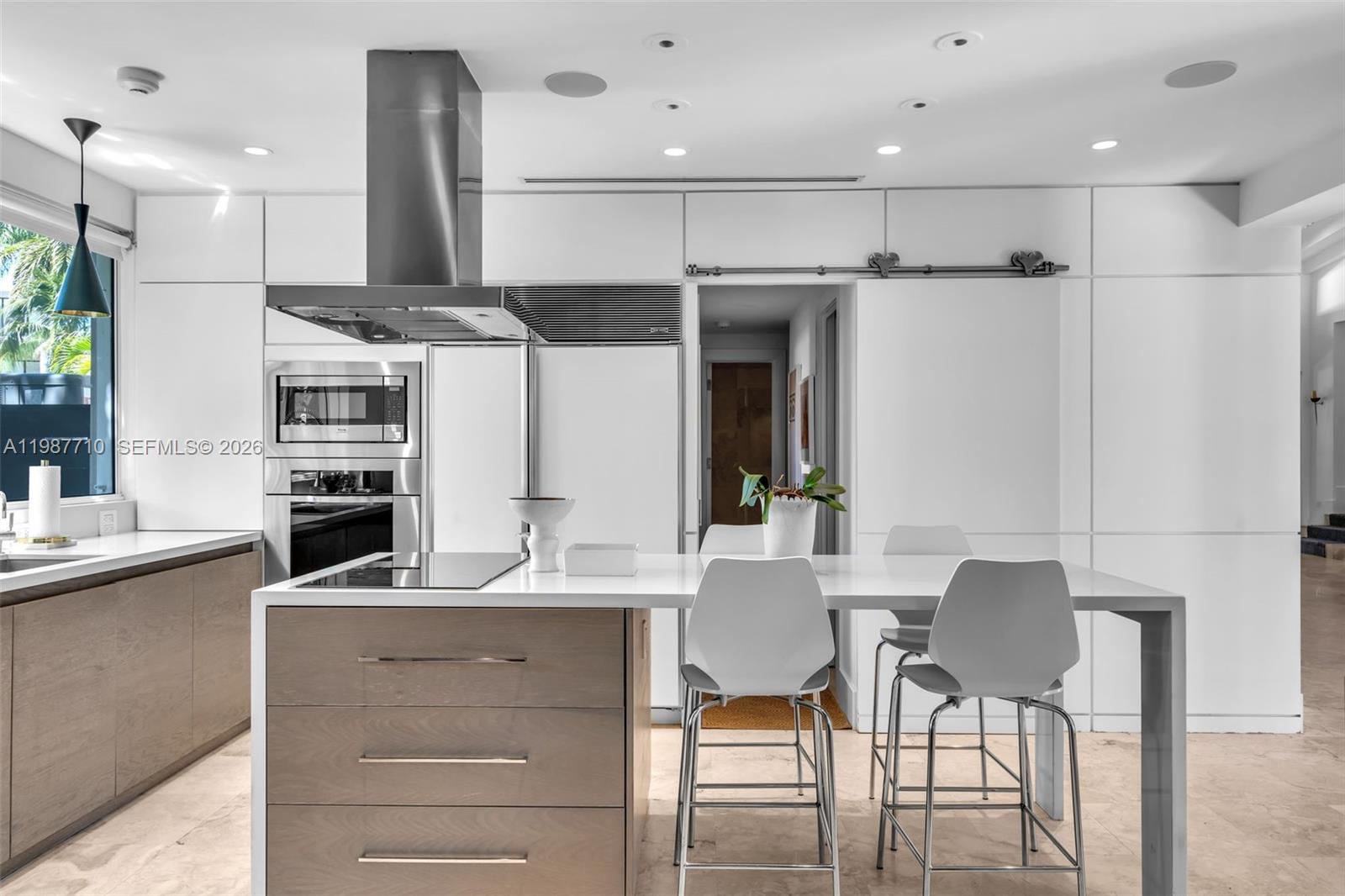 140 Hampton Ln Key Biscayne, FL 33149