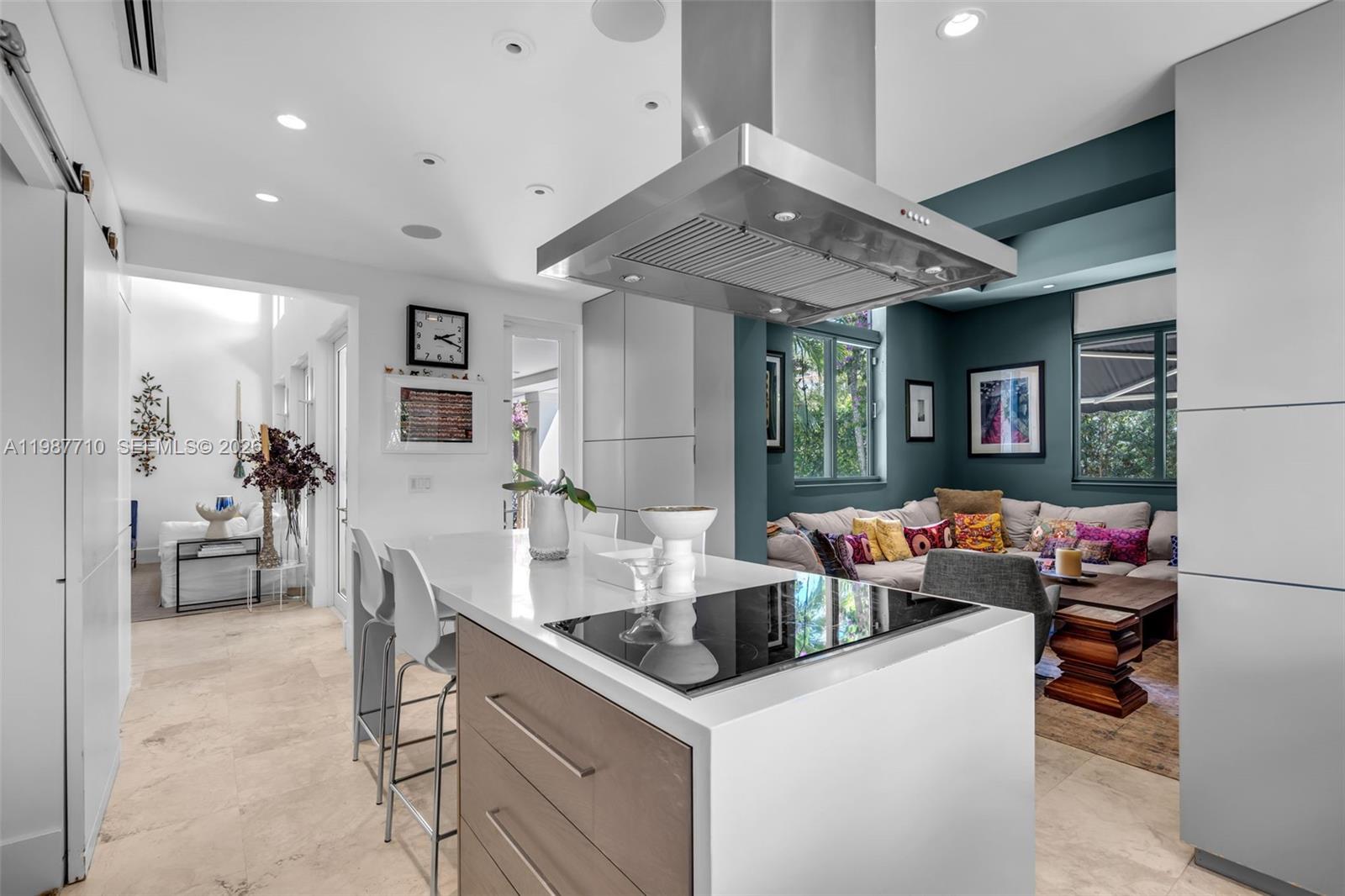 140 Hampton Ln Key Biscayne, FL 33149