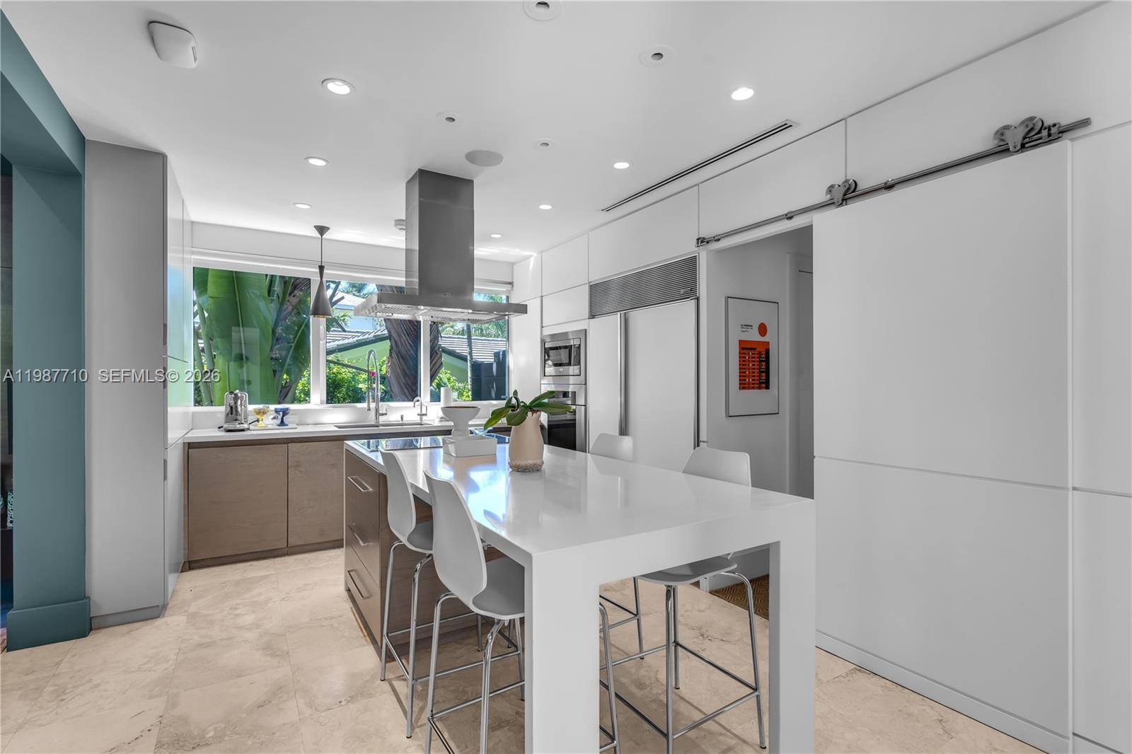 140 Hampton Ln Key Biscayne, FL 33149