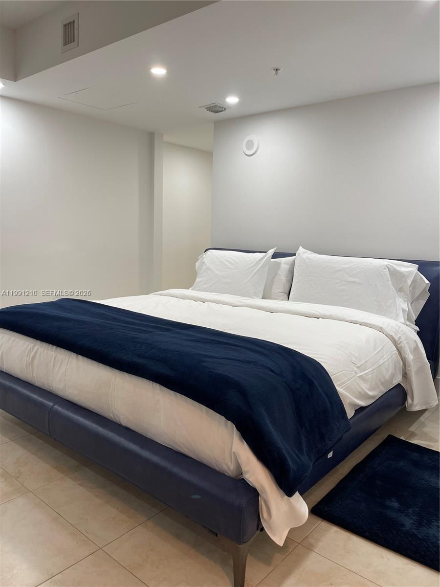 image Brickell on the River South13