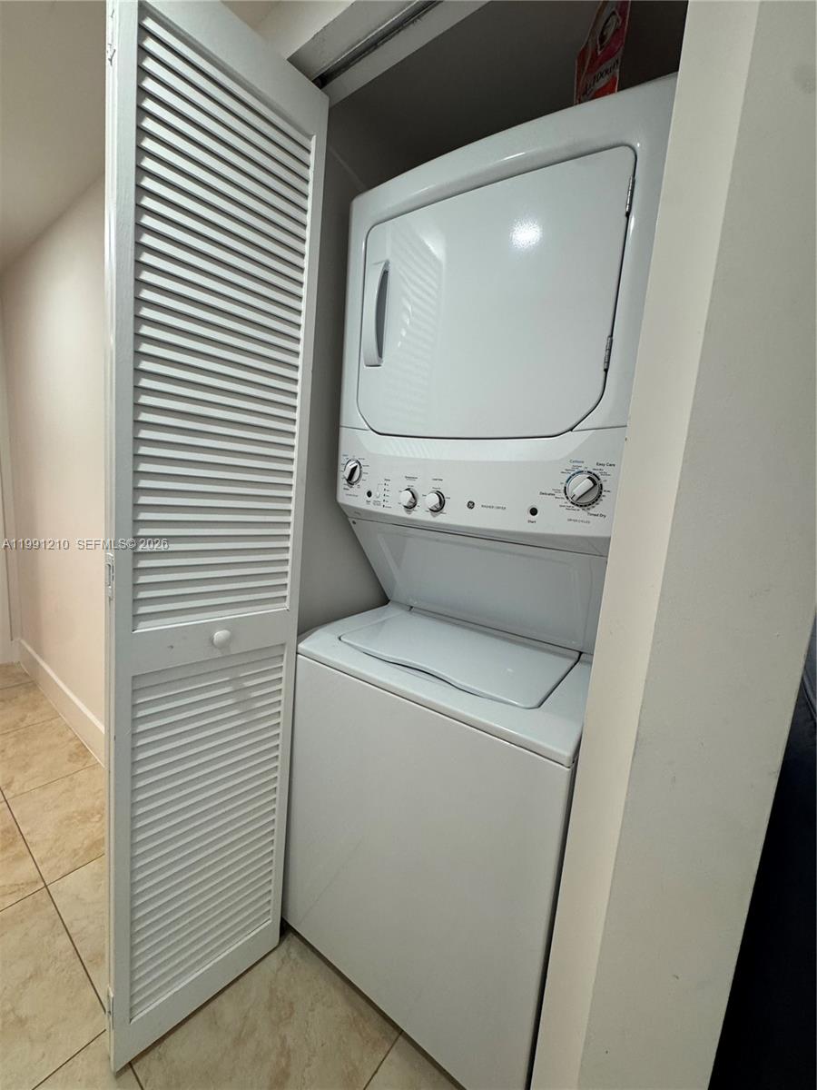 image Brickell on the River South18