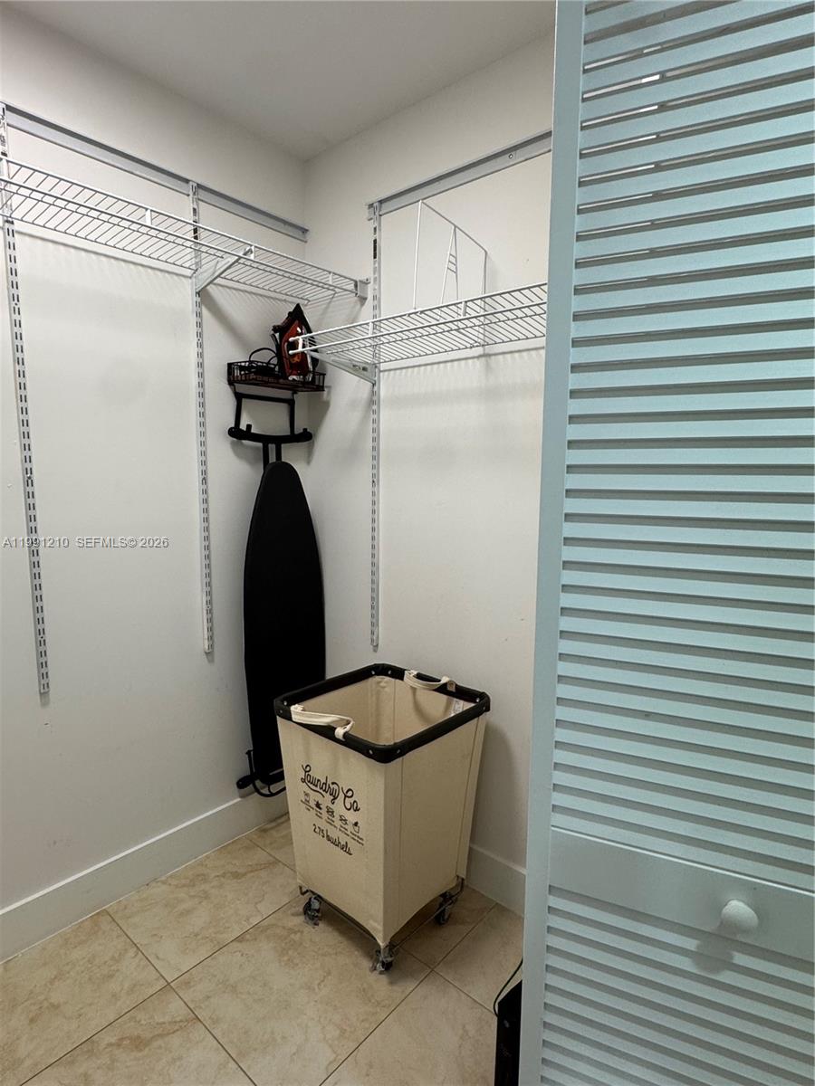 image Brickell on the River South19