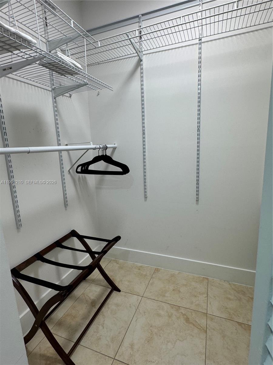 image Brickell on the River South20