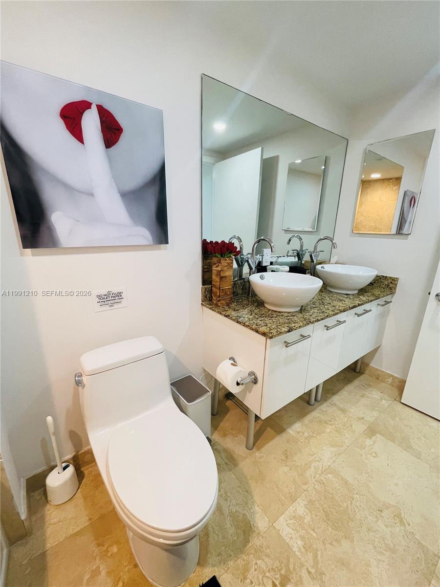 image Brickell on the River South26