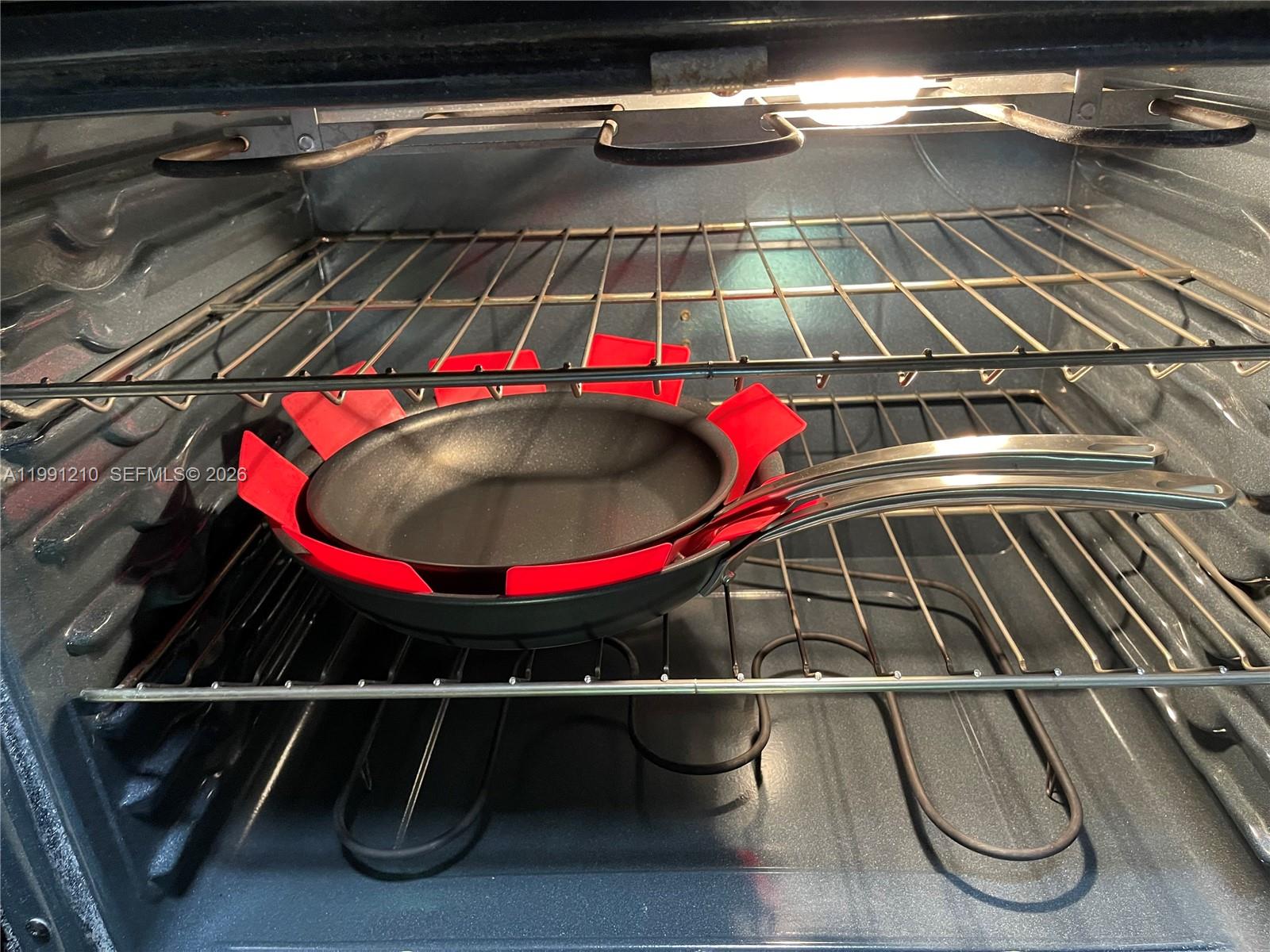 image Brickell on the River South32