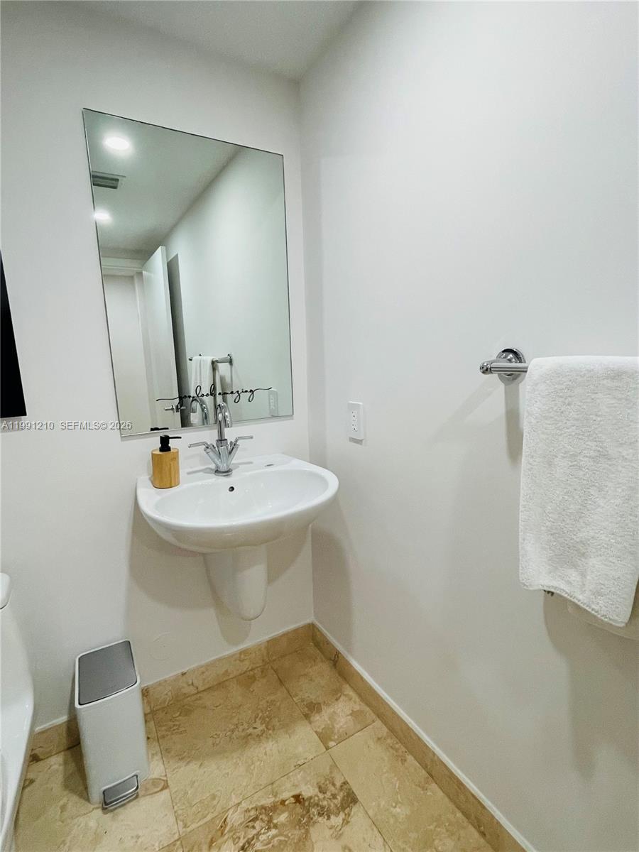 image Brickell on the River South39