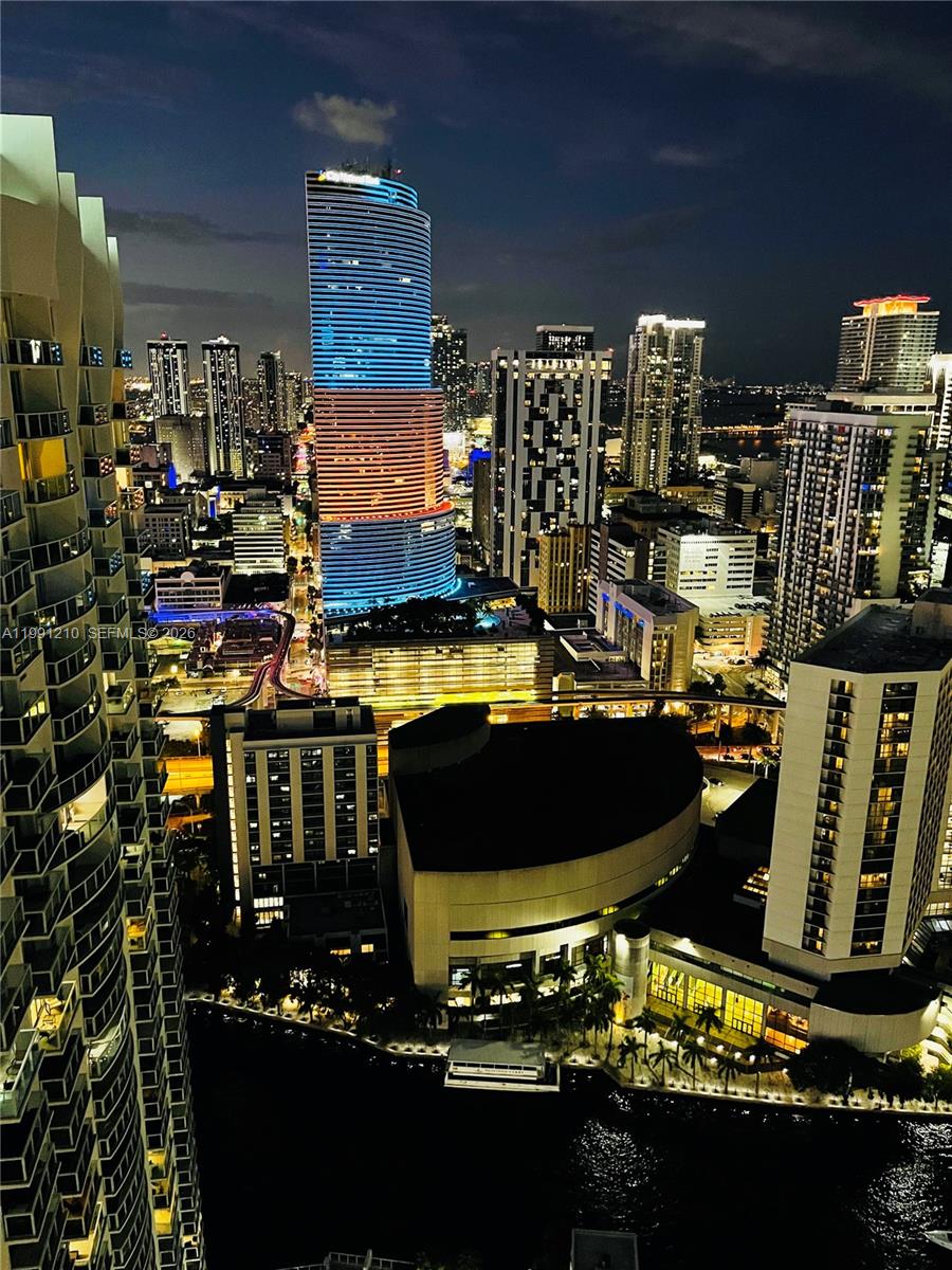 image Brickell on the River South4