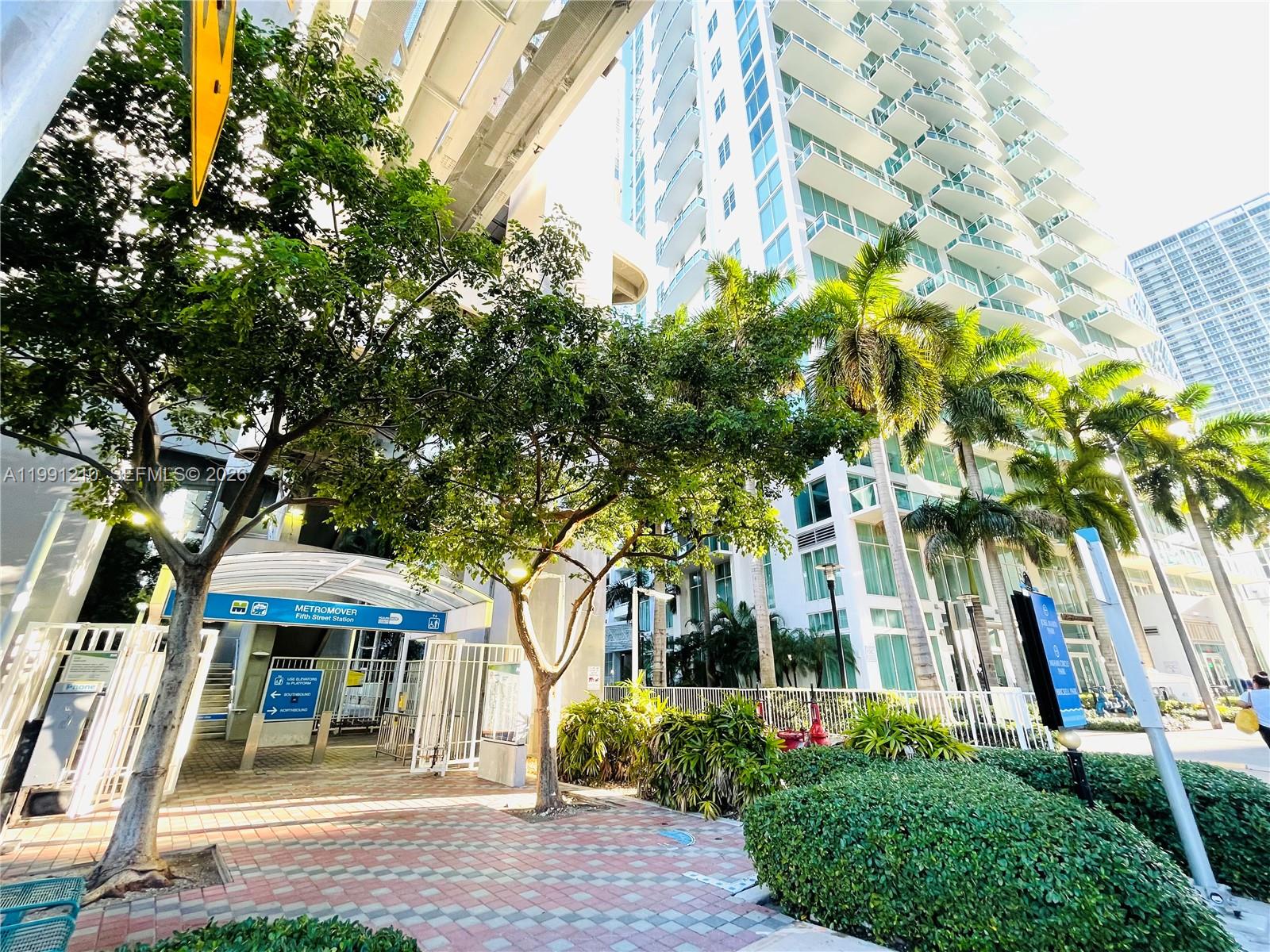 image Brickell on the River South50