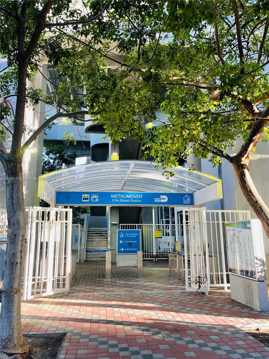 image Brickell on the River South51