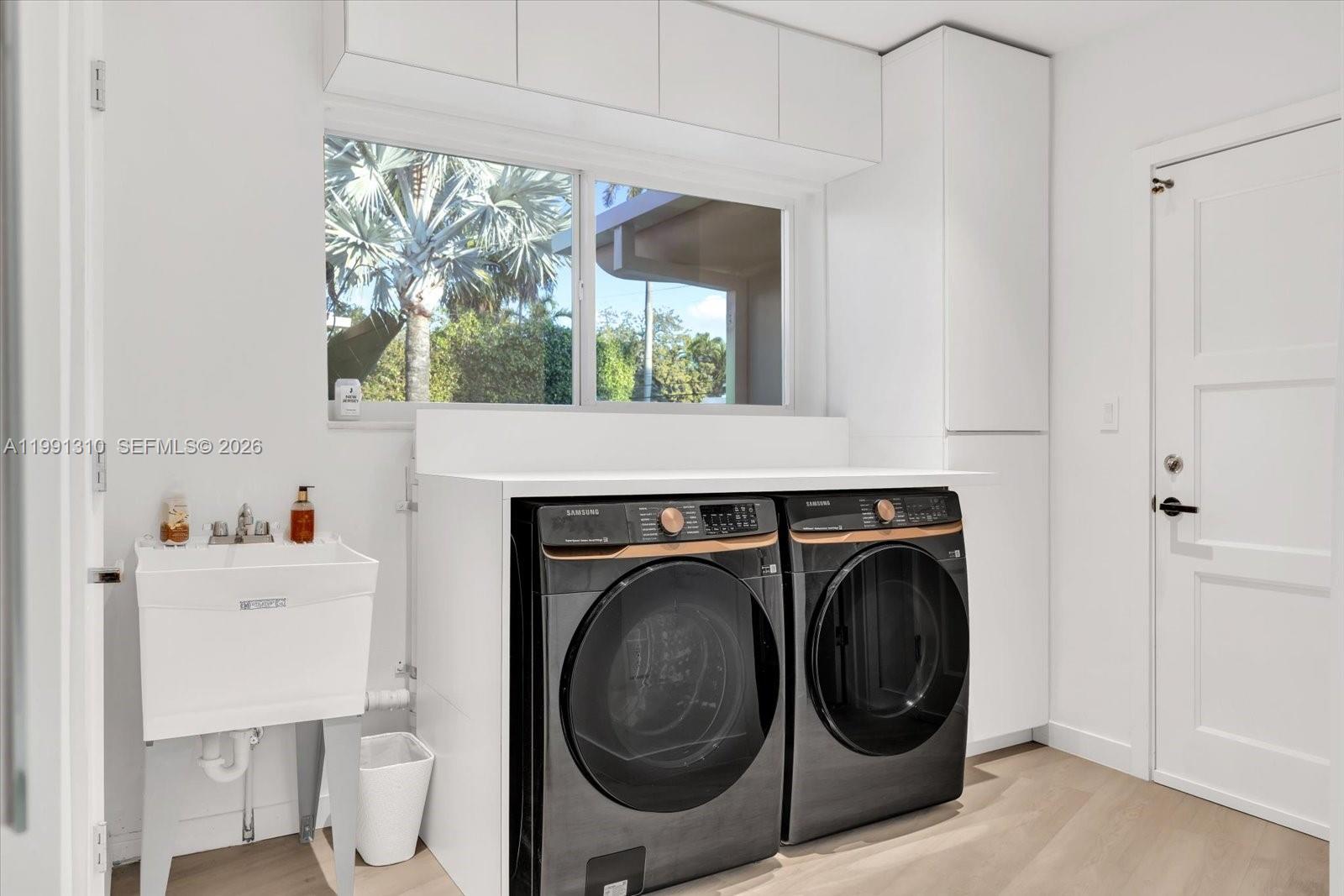 1277 Biscaya Dr Surfside, FL 33154