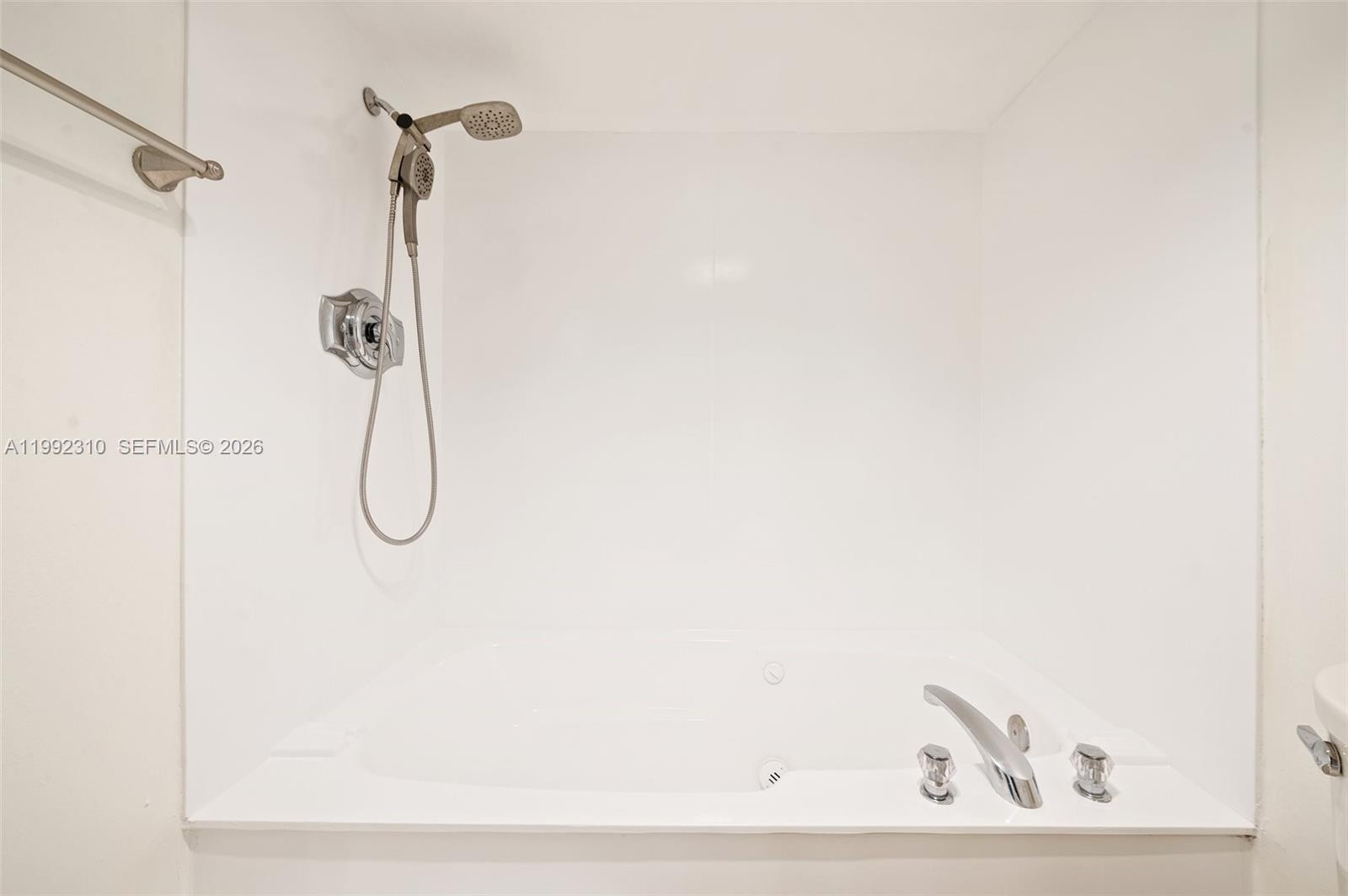 520 Brickell Key Dr #A1712 Miami, FL 33131