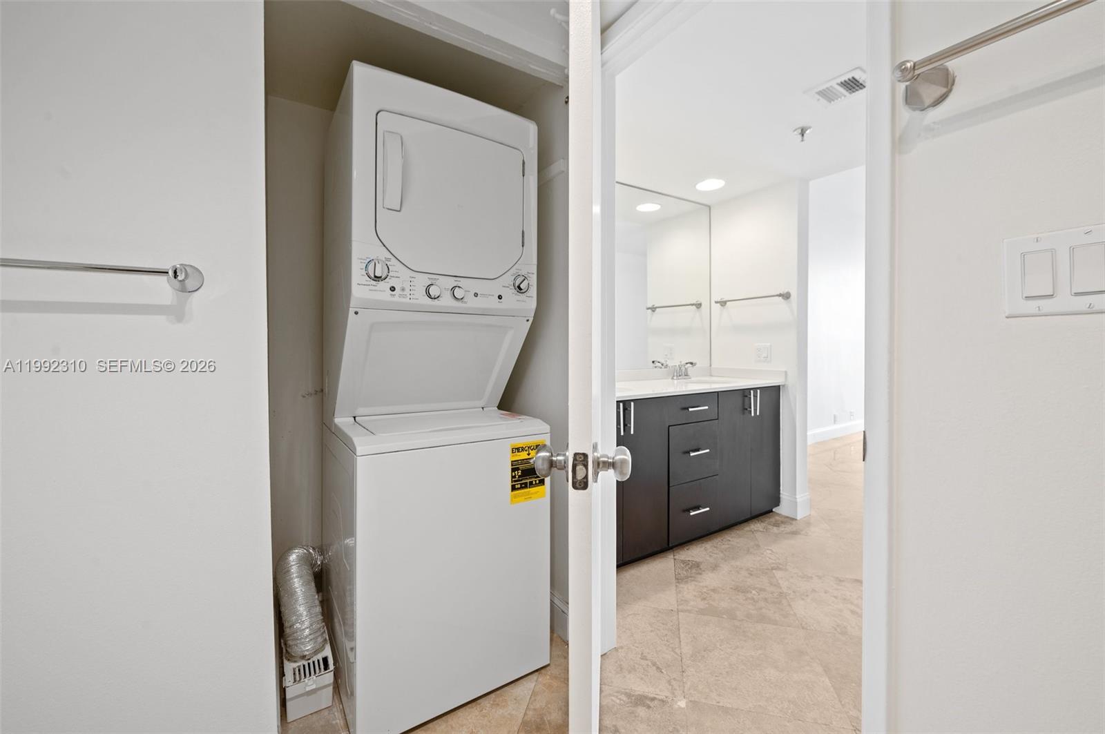 520 Brickell Key Dr #A1712 Miami, FL 33131