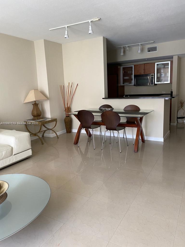 image The Venture at Aventura10