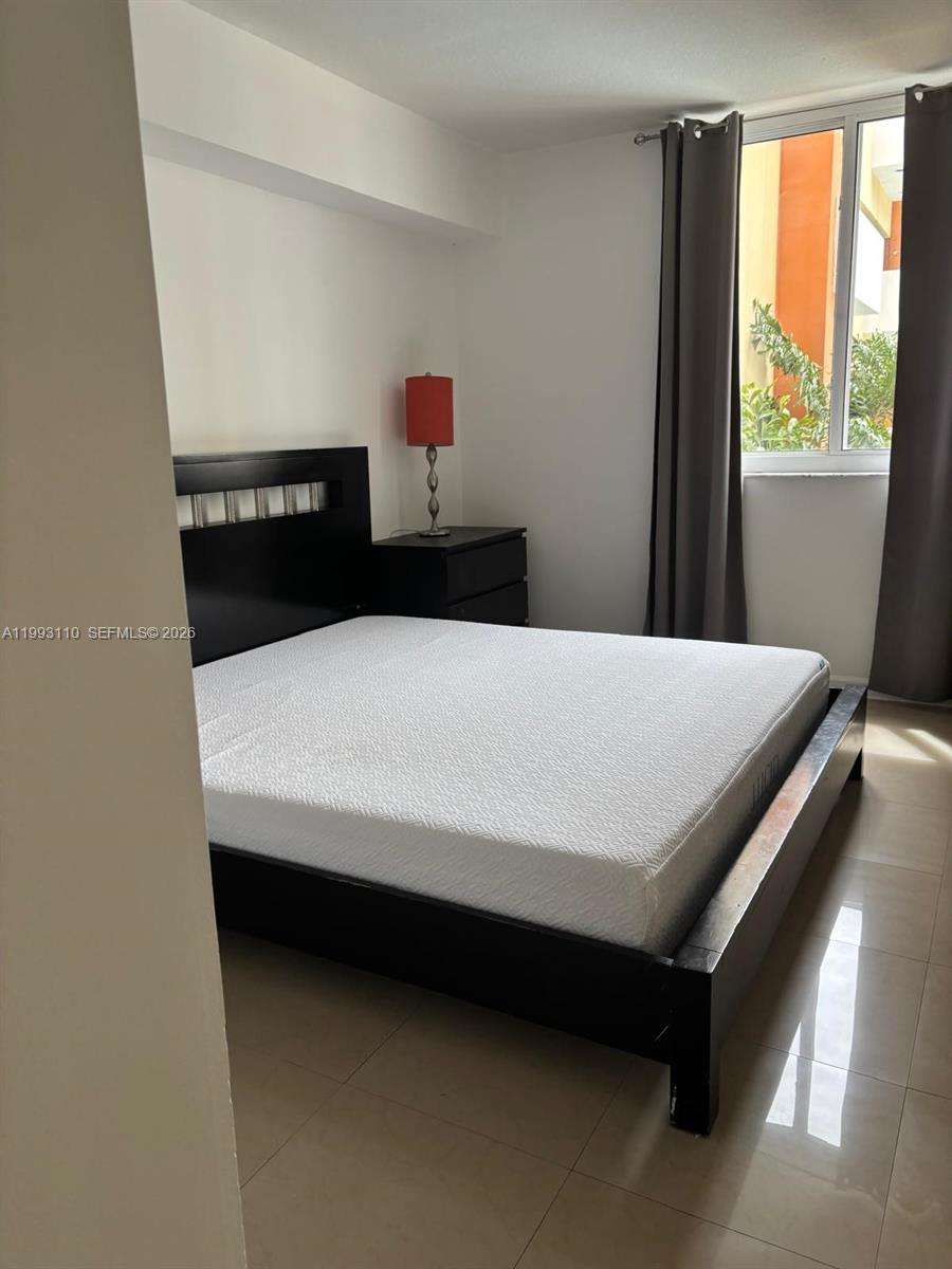 image The Venture at Aventura11