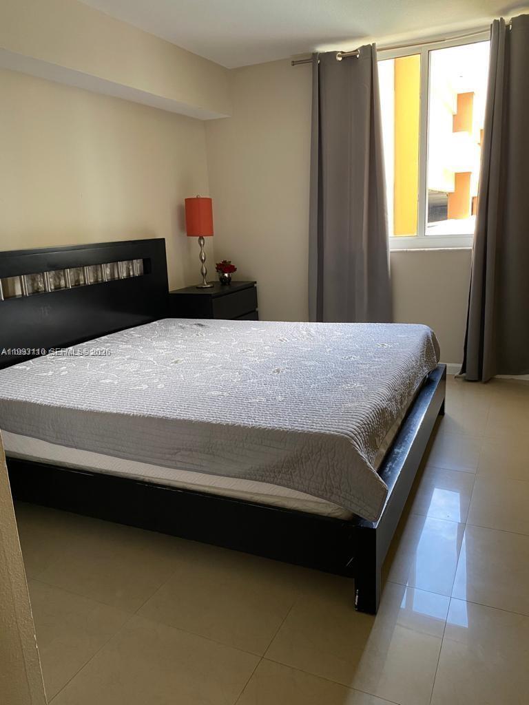 image The Venture at Aventura1