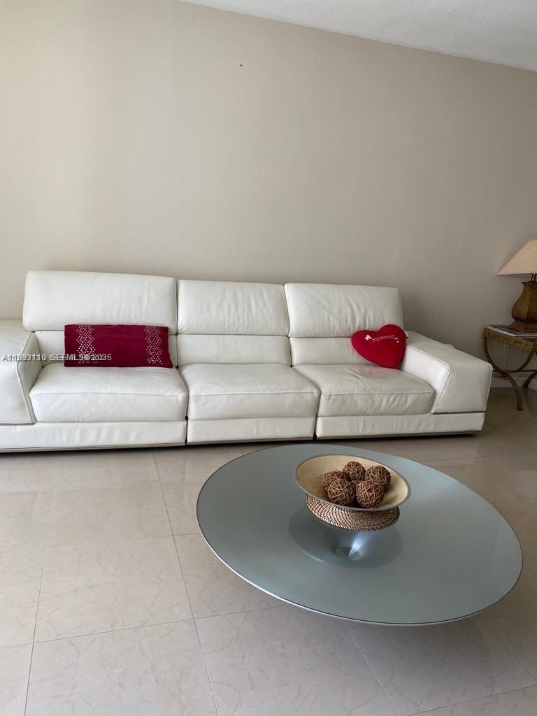 image The Venture at Aventura2