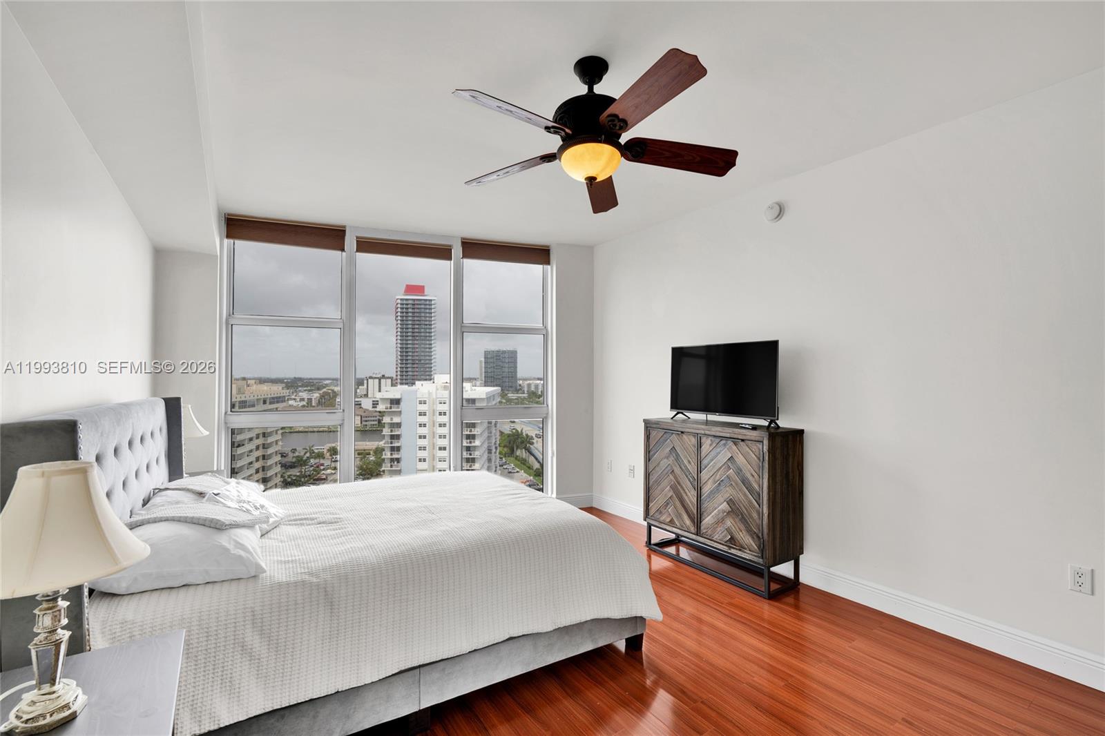 image Beach Club 325