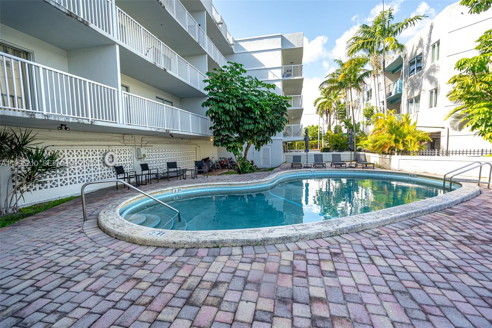 3527 NE 168th St #301 North Miami Beach, FL 33160