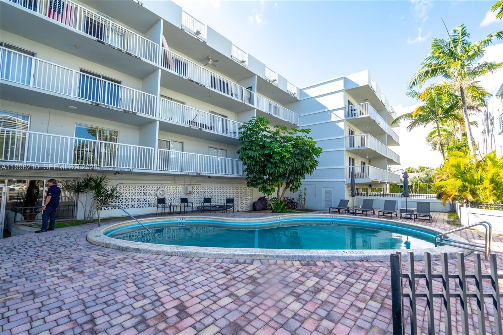 3527 NE 168th St #301 North Miami Beach, FL 33160