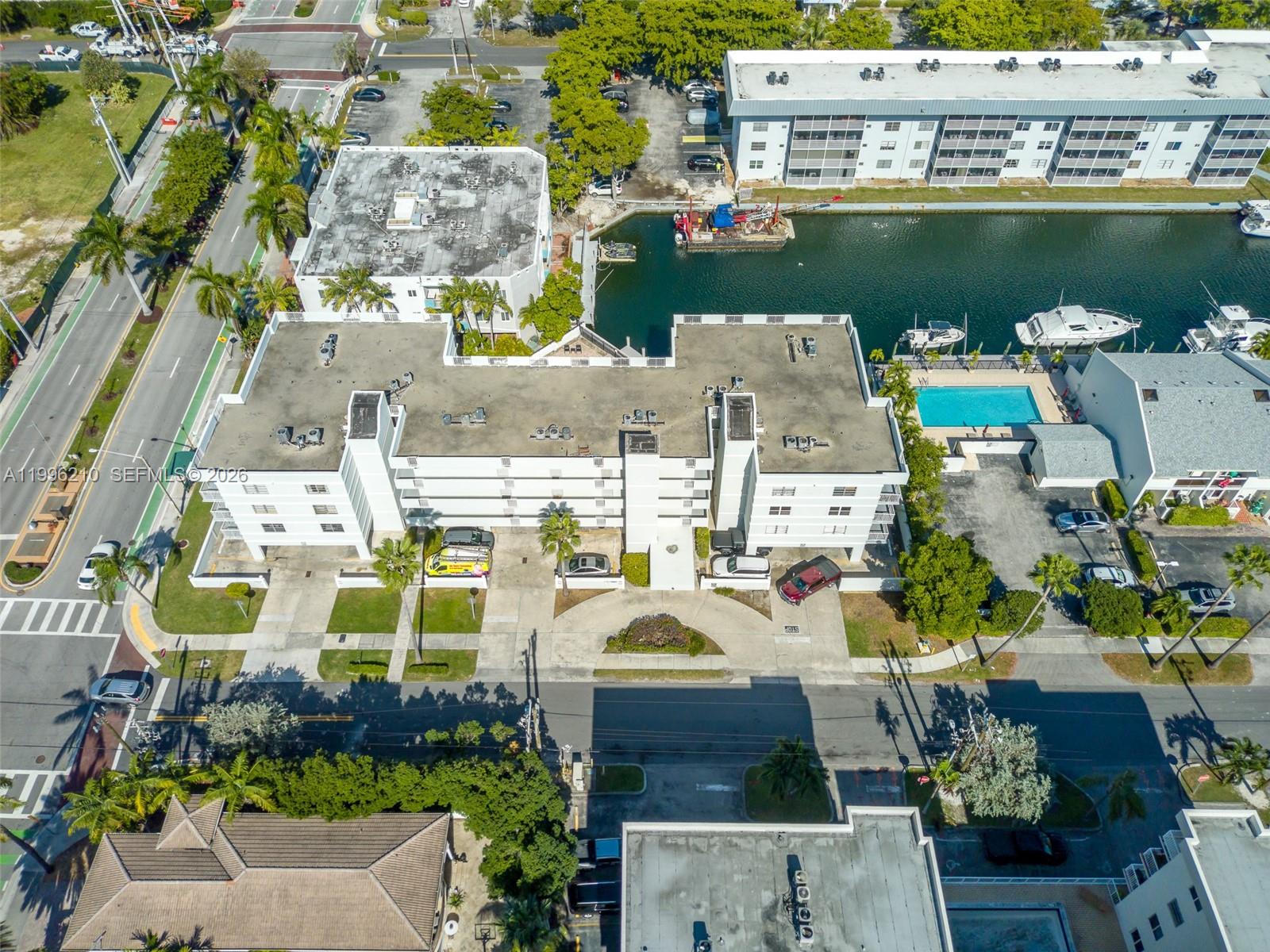 3527 NE 168th St #301 North Miami Beach, FL 33160