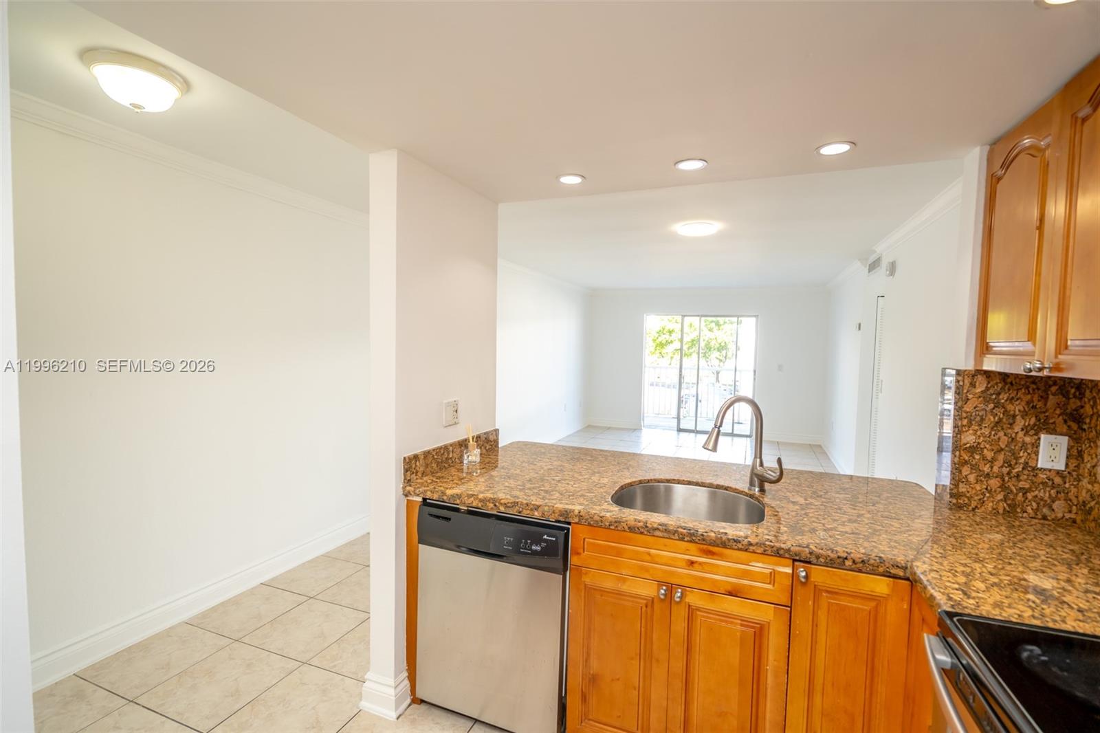 3527 NE 168th St #301 North Miami Beach, FL 33160