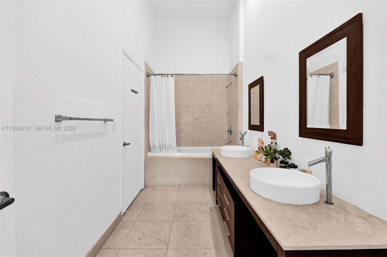 image Icon Brickell I12